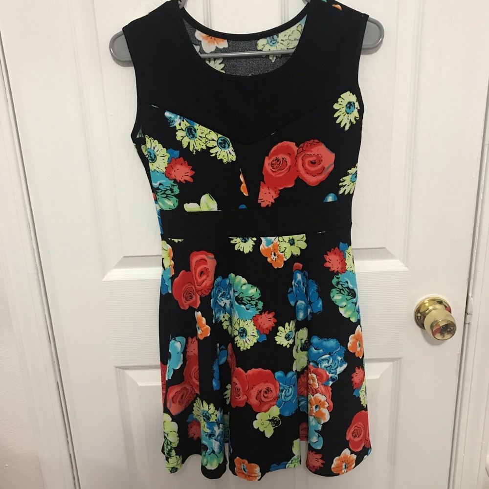 Mini dresses - Picture 2 of 3